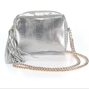 Victoria’s Secret Shiny Silver Chain Crossbody Bag w/ Tassel, NWOT 🎁🎄🎅🏼